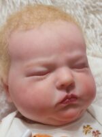 Tessa asleep - Image 8