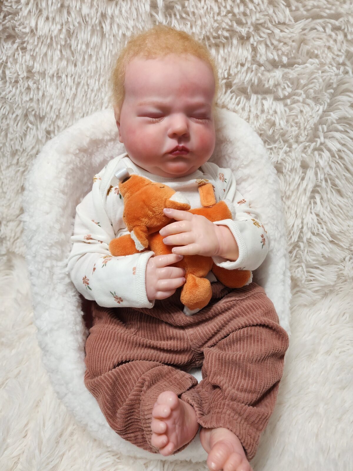 Tessa asleep - Image 7